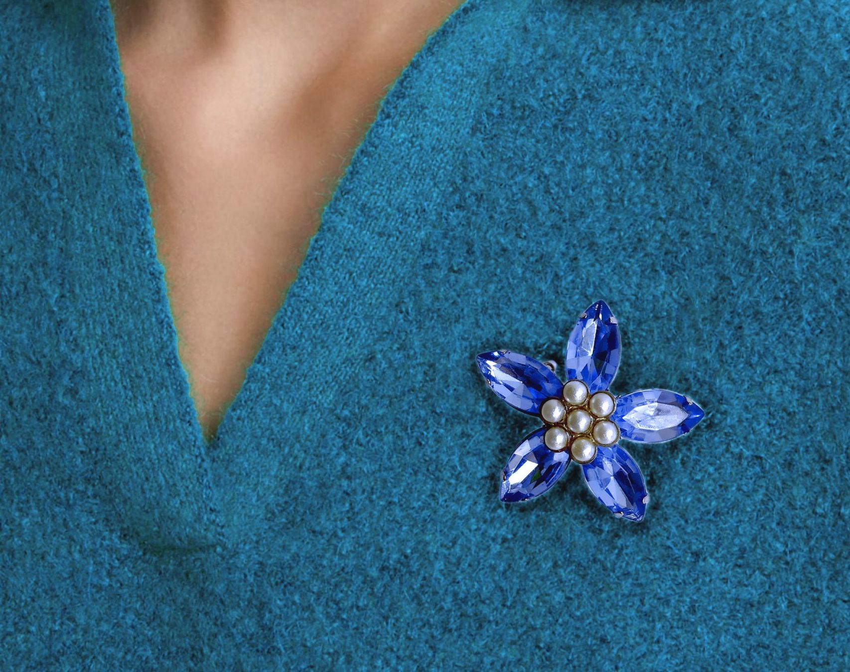 Broches & Aiguilles: Fünfblättrige Modeschmuck-Brosche in Blütenform***** – D'occasion à Dübendorf par Orchid18 1