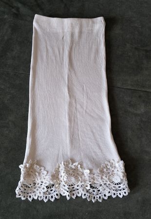 Zara Rock, Rippstrick, Creme mit Spitze, Grösse S