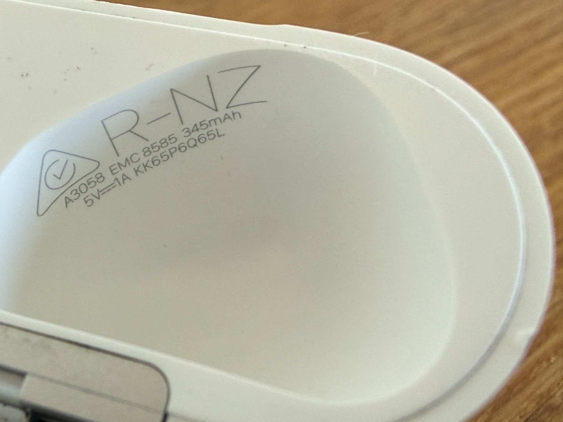 Apple Cuffie: APPLE AirPods 4 Charging Case – Usato da Lausanne venduto da Nine1982 3