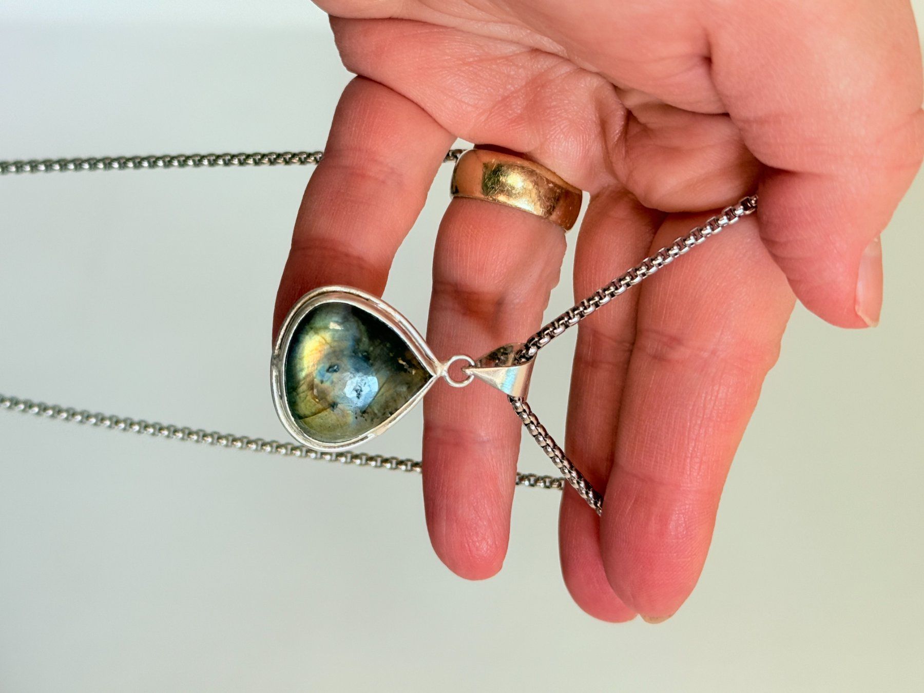 Catenine: Collier labradorite, forme goutte d'eau – Nuovo e nell'imballaggio originale da Genève venduto da AGBERG 9