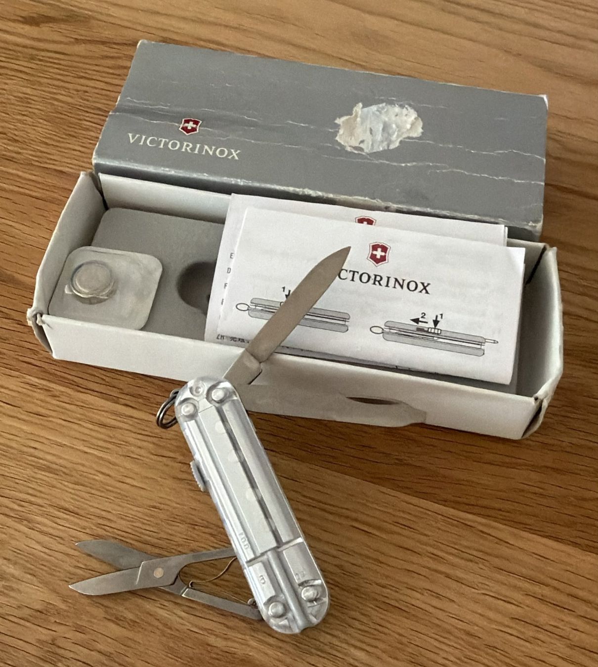 Victorinox Couteaux de poche: VICTORINOX SACKMESSER – Neuf avec emballage d'origine à Zürich par Frei-Occasionen 1