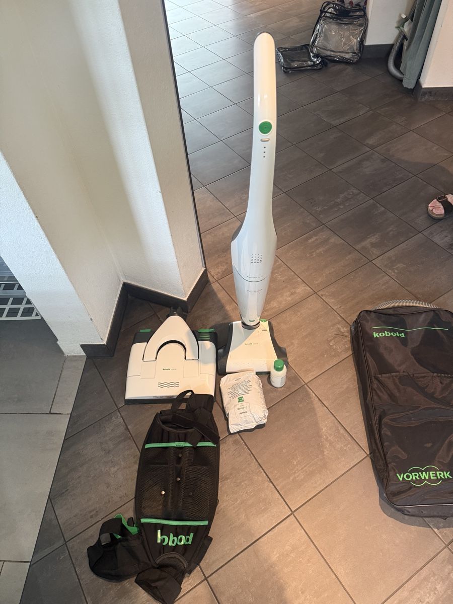 Vorwerk Aspirapolveri & Accessori: Kobold VB100 + all accessories  – Usato da Maur venduto da CLTT-Grueter 1