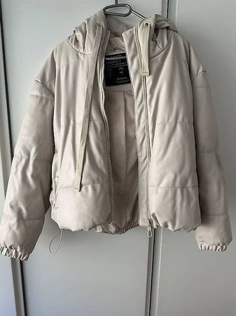 Stradivarius beige Pufferjacke / Kunstlederjacke Gr. S