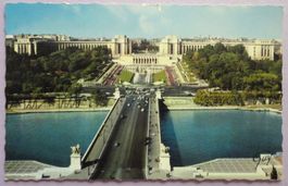 Paris - Le pont d' Iéna et le Palais Chaillot