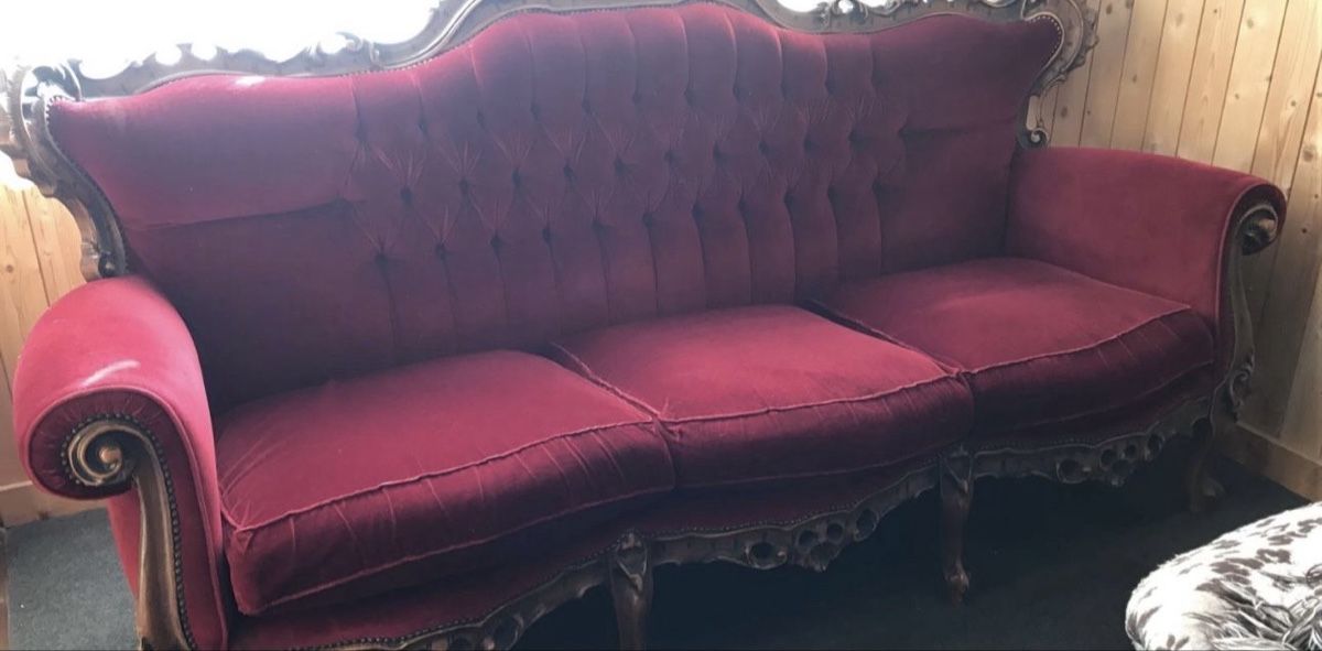 Sofas: Antikes Sofa in sattem Burgunderrot – Gebraucht aus Bern von zaarahsarah 2