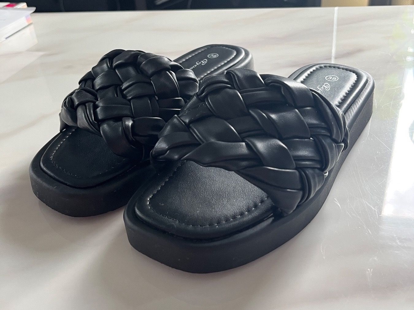 Damenschuhe: NEU Sandalen schwarz Grösse 38 – Neu und originalverpackt aus Kriessern von loolah 1