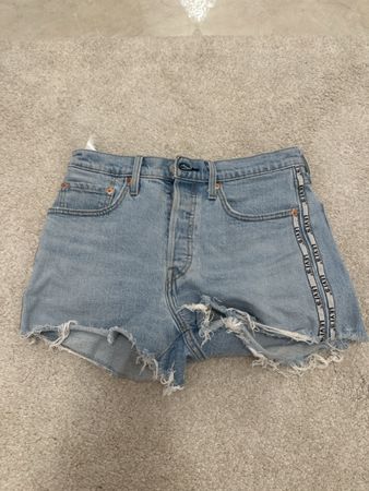 Levi's Damen Shorts hellblau W27 guter Zustand