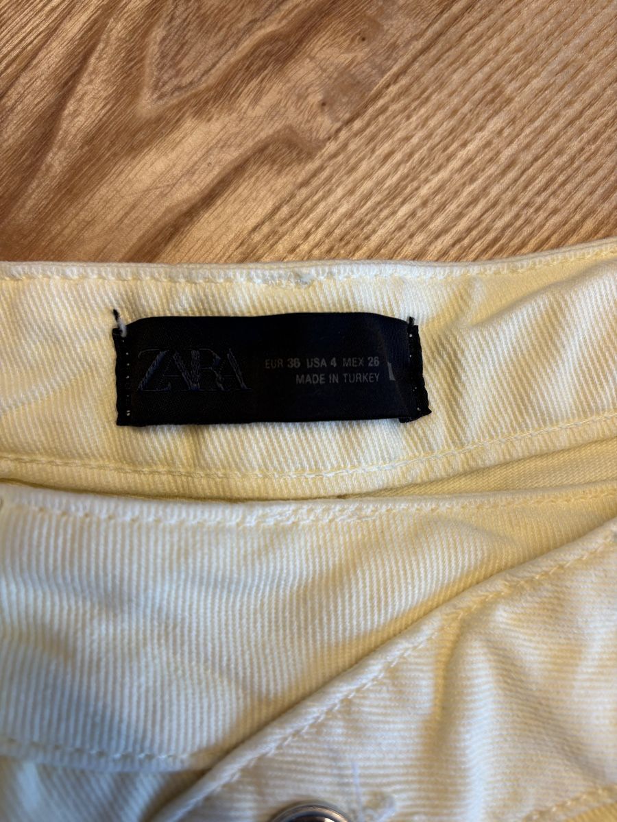 Zara Jeans: Zara Yellow Jeans Pants - Size 36 – Nuovo (secondo la descrizione) da Erlenbach ZH venduto da Ma.Pi 2
