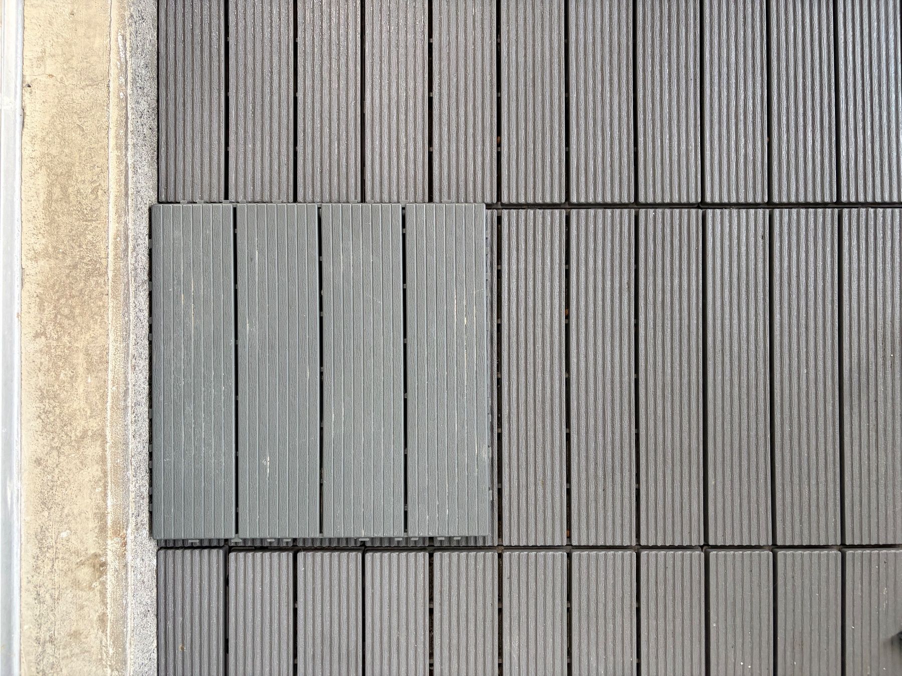 Rivestimenti per pavimenti: Terrassenplatten grau geriffelt gebraucht – Usato da Steffisburg venduto da reg_bzn9 2