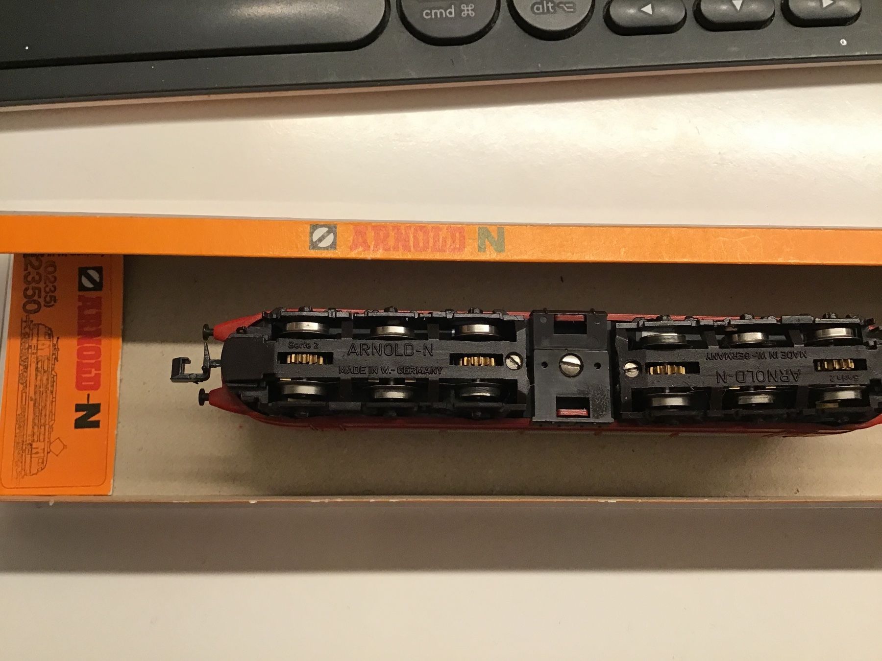 Arnold Modellini di ferrovie: ARNOLD N Lok , rote E-Lok, – Usato da Männedorf venduto da Modellbau-wyss 3