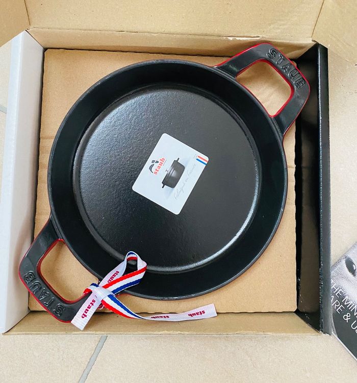 Wunderschne Staub Gusseisen Pfanne Bilder