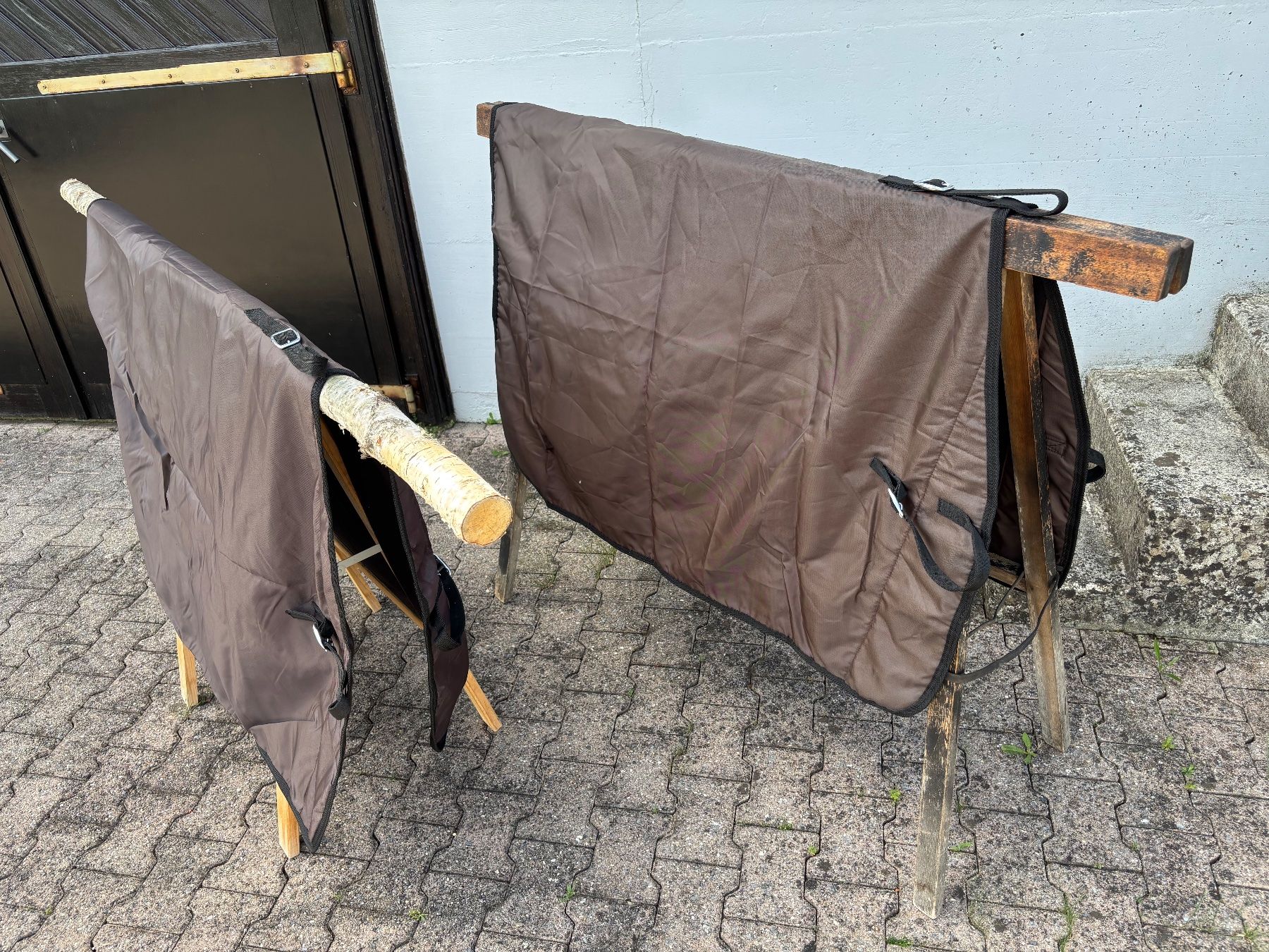 Carrozze: 2 schöne dunkelbraune Fahrdecken – Usato da Feldbach venduto da Fea1 6