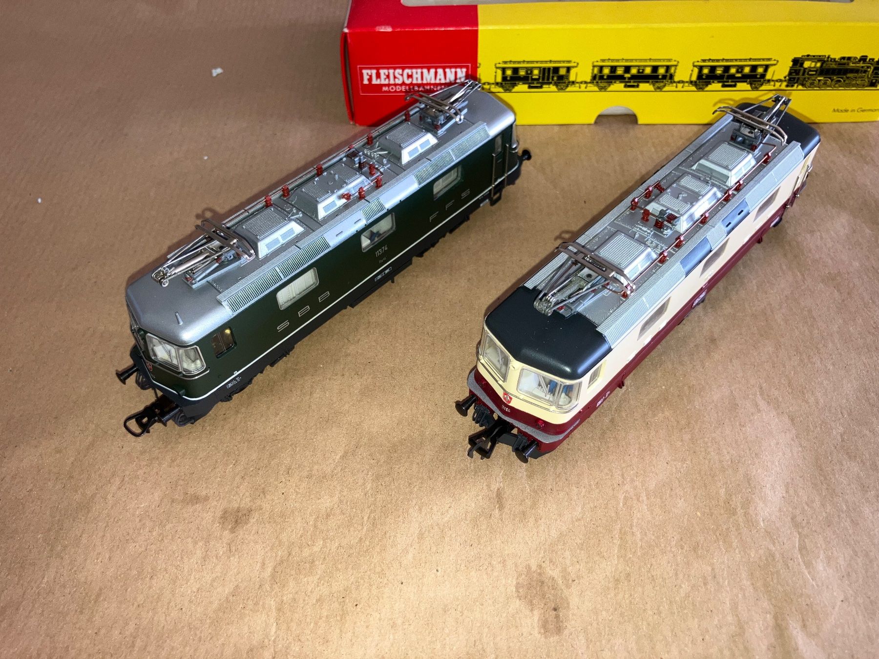 Fleischmann Modellini di ferrovie: 2 Stk. Fleischmann Re 4/4'', TEE und grün, 2-L Glechstrom – Difettoso da Bütschwil venduto da Semaphor 4