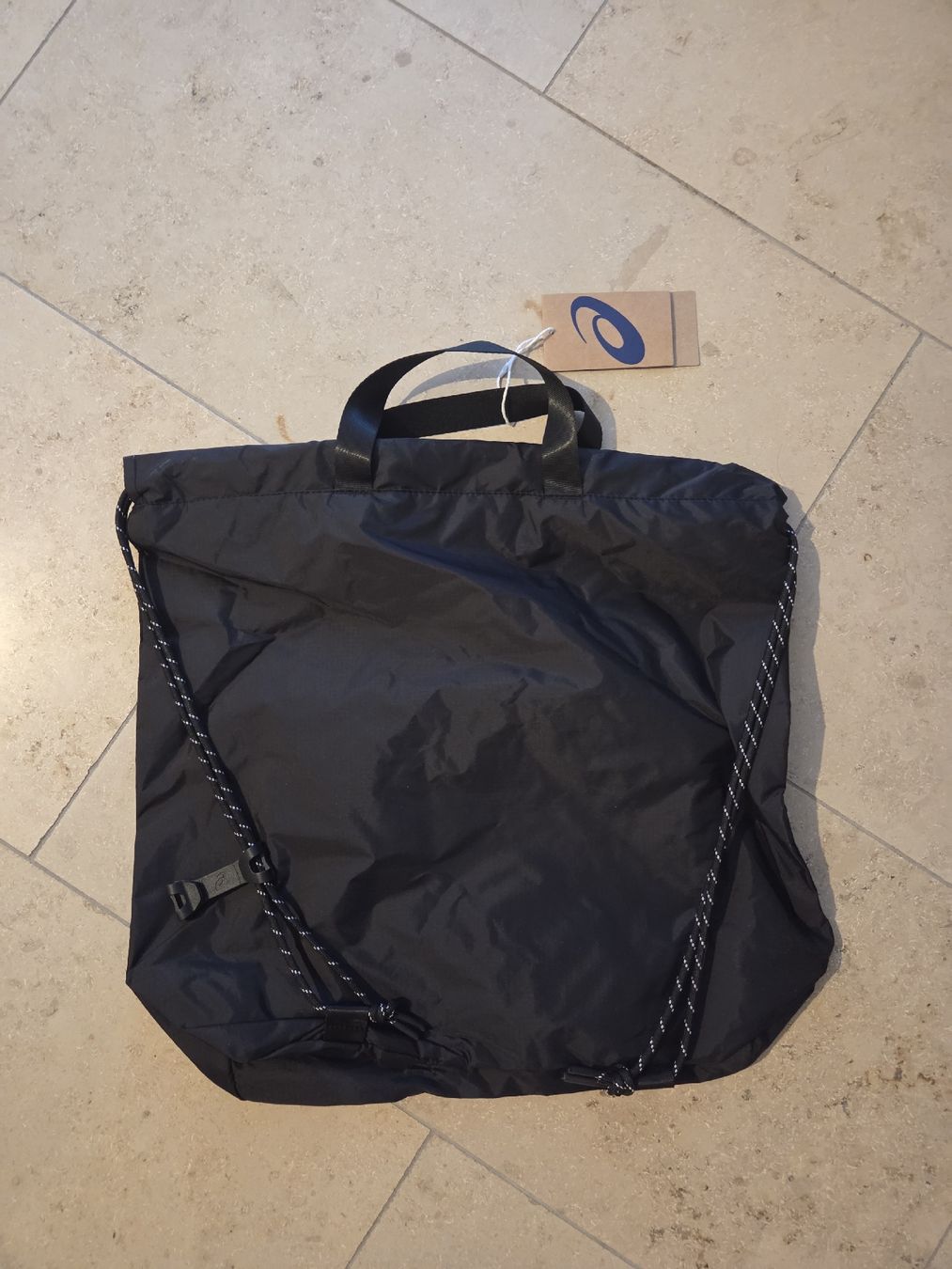 Asics Sacs à dos: Asics Lightweight Drawstring Backpack - Performance Black – Neuf avec emballage d'origine à Zürich par adibloech 1