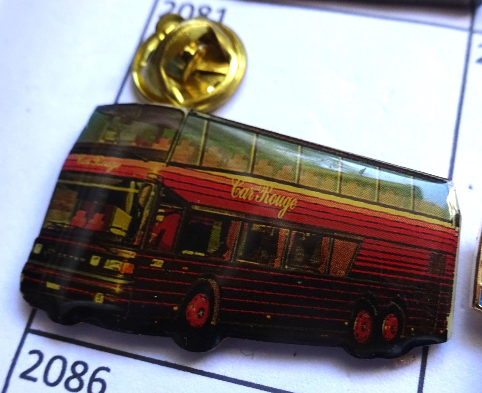 Placchette & Badge: Pin Auto Car ROUGE  Bus – Usato da Utzenstorf venduto da BUtter81