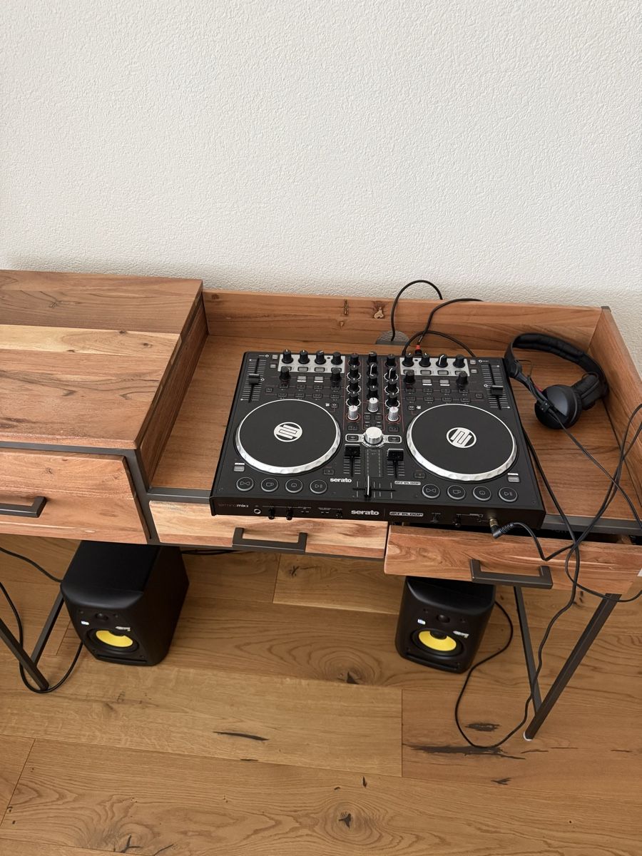 Console di mixaggio: DJ Controller Serato Mixtrack Platinum mit Boxen – Usato da Burgdorf venduto da flo_9yrl