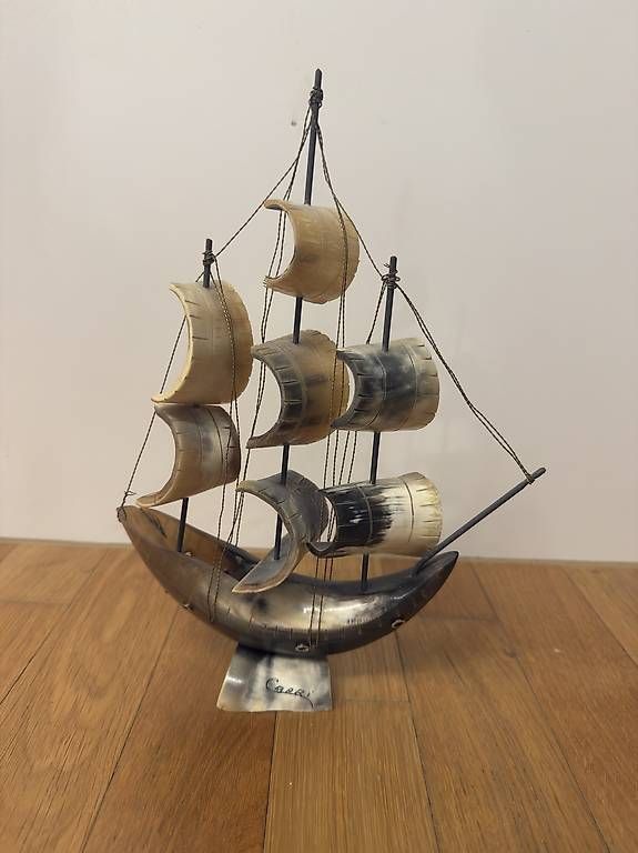 Kit di modellismo & Modellini statici: Segelschiff Modell aus Tierhorn – Usato da Wohlen AG venduto da Capo13 1