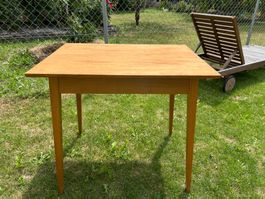Holztisch
