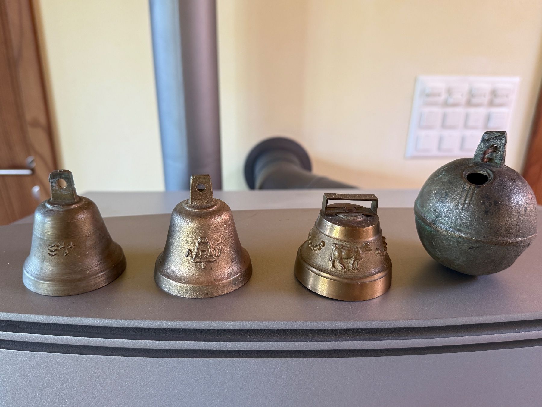 Cloches & sonnailles: Messing Glocken 4 Stk – D'occasion à Wittwil par Schnaeppli64