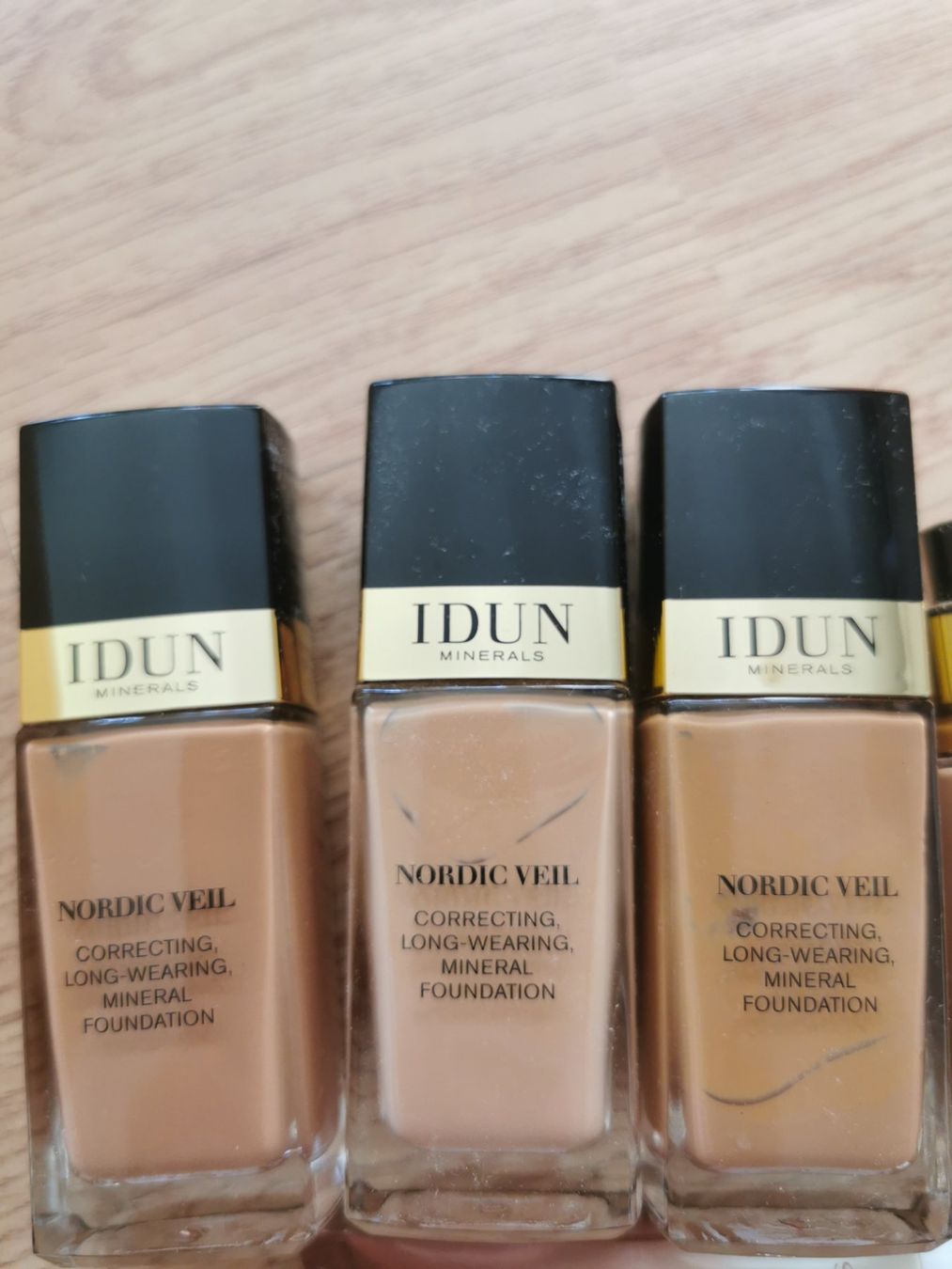 Make-up: 6 Hochwertige Foundation-Cremes – Usato da Schlieren venduto da vla_9m75 1