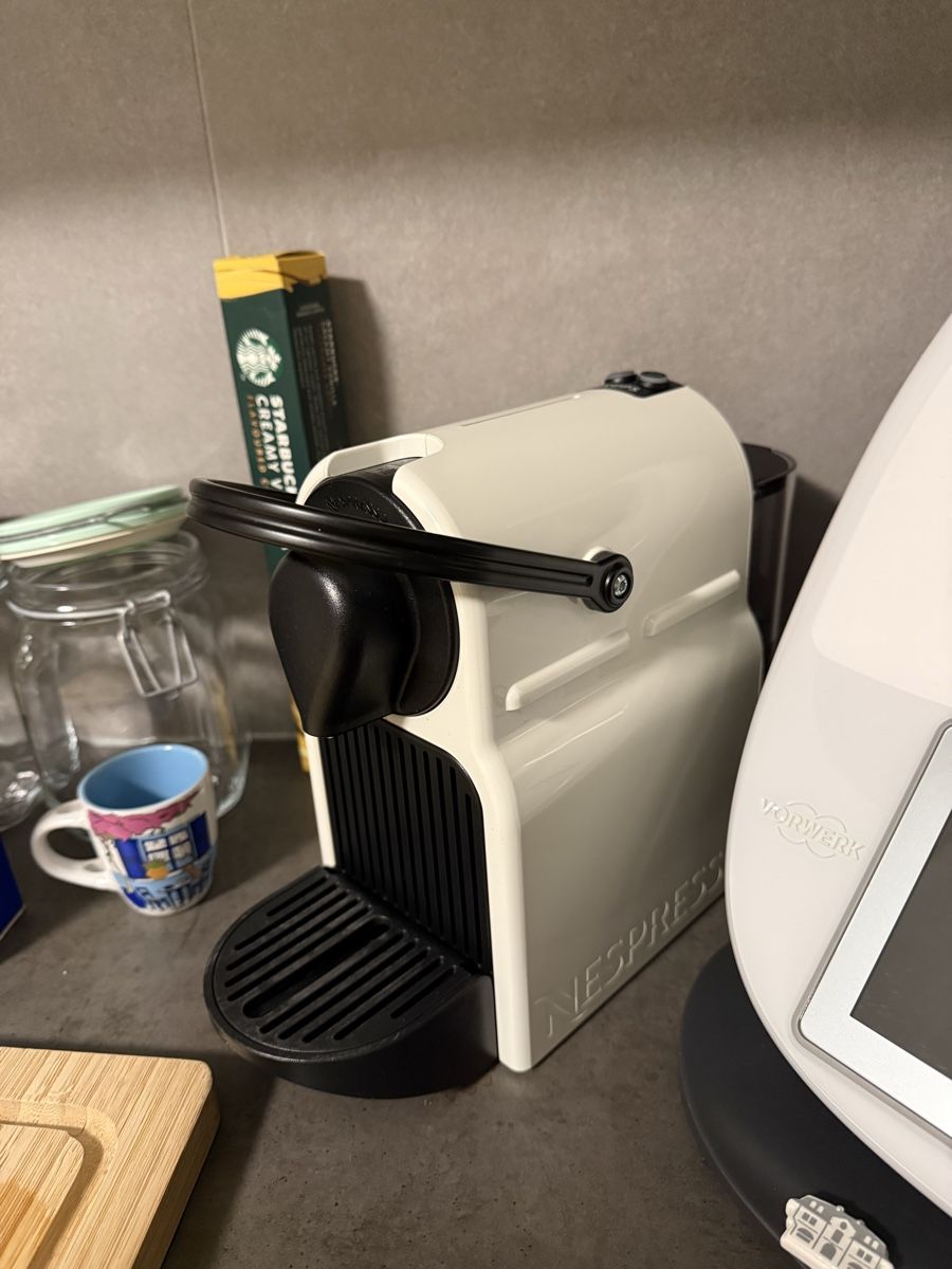 Nespresso Kaffeemaschinen & Espressomaschinen: Machine à café Krups Nespresso blanc – Gebraucht aus Belmont-Lausanne von Michelle_Srdr_ 1