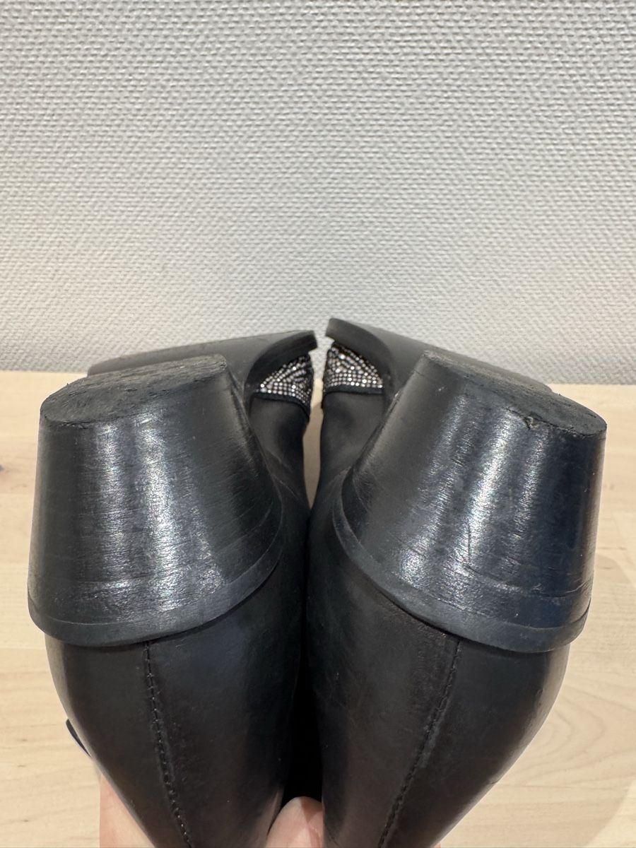 Chaussures femmes: ✨ Italian Leather Ankle Boots with Studded Toe – D'occasion à Gockhausen par Agus_acu 7
