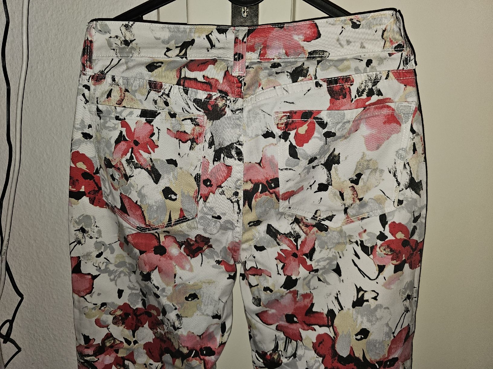 Hosen: Pantalon fleuri d'été, taille 36 – Gebraucht aus Tecknau von Anadias 1