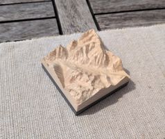 Berglandschaft Relief um Zuoz / Engadin aus Arvenholz