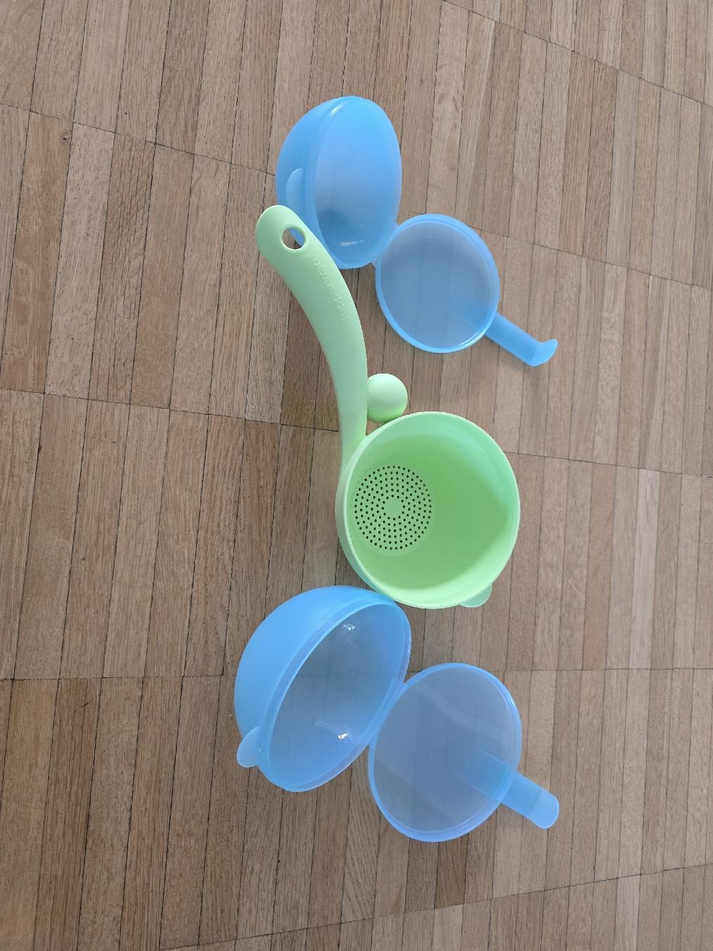 Tupperware Contenitori & Simili: Tupperware 3er Set .Vergissmeinnicht und kl.Sieb – Usato da Laufenburg venduto da may_r2st 2