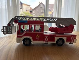Camion de pompier Playmobil 🚒 - Échelle pivotante!