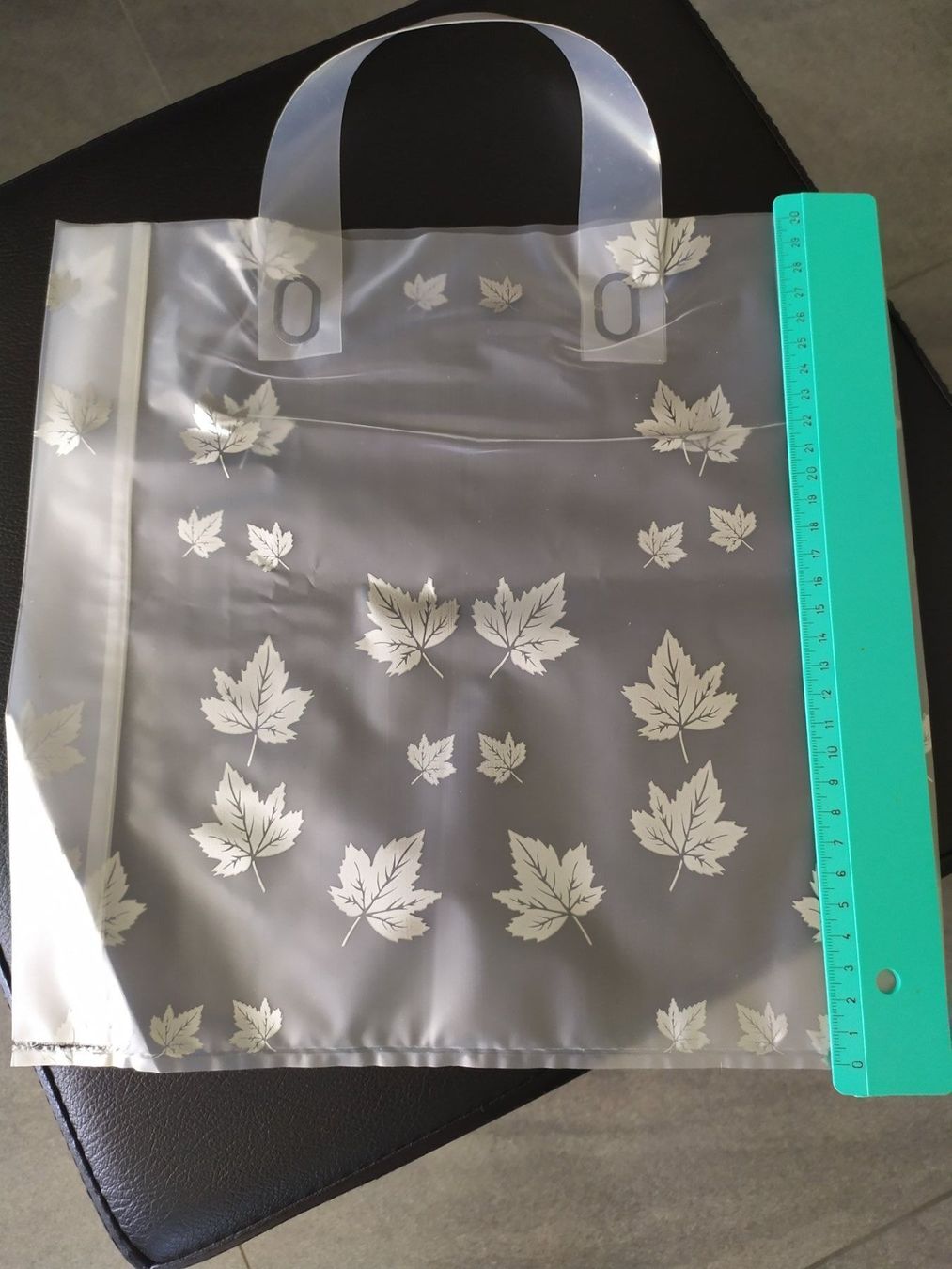 Taschen: CORNETS PLASTIQUE SOUFFLETS LATERAUX, 20 pièces, 300 x 320 – Neu und originalverpackt aus Sion von andreina52