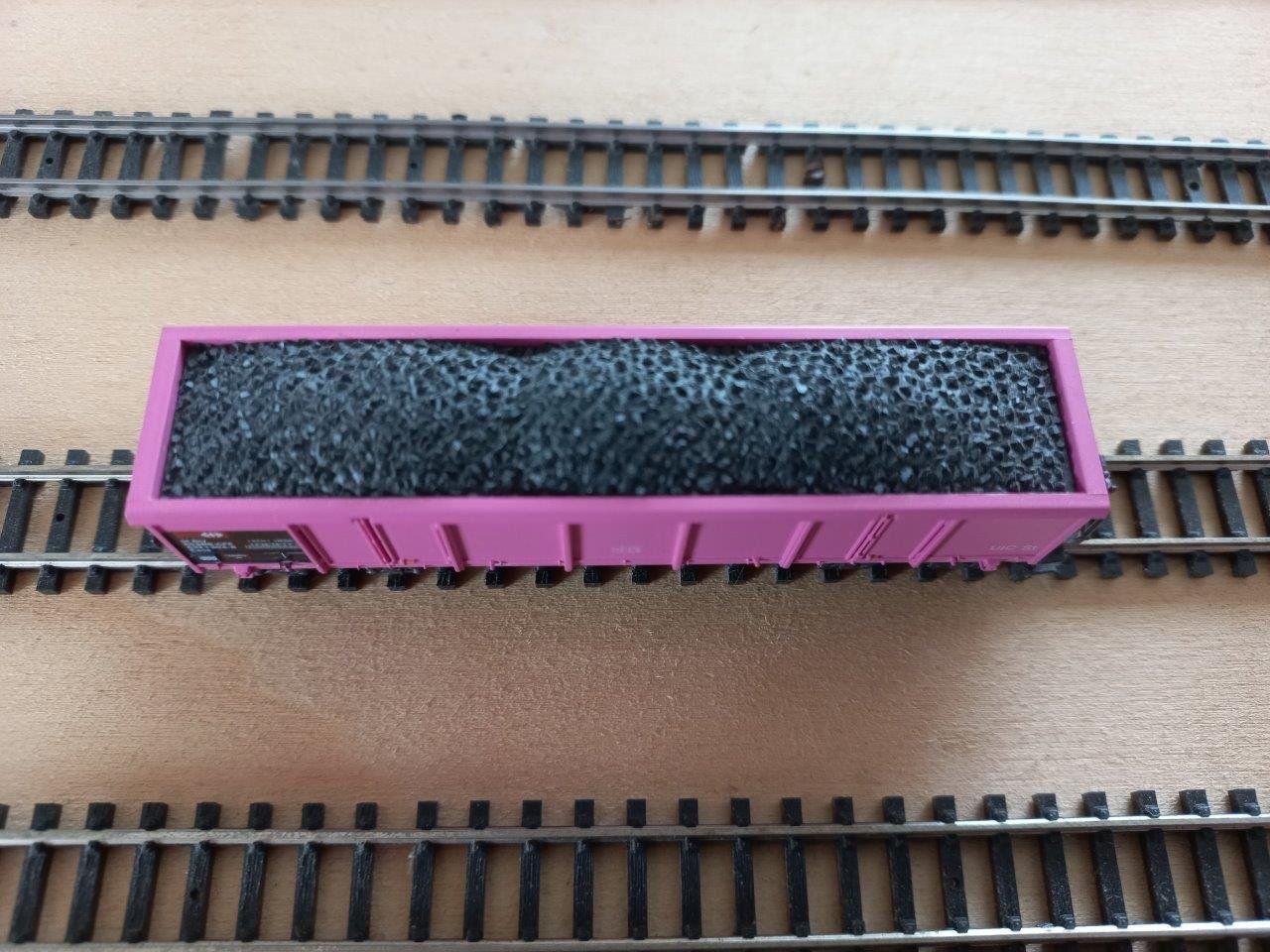 Roco Modellini di ferrovie: Roco Spur N Güterwagen Eaos pink     intern 2 – Usato da Pfäffikon / ZH venduto da Pefkadett 5
