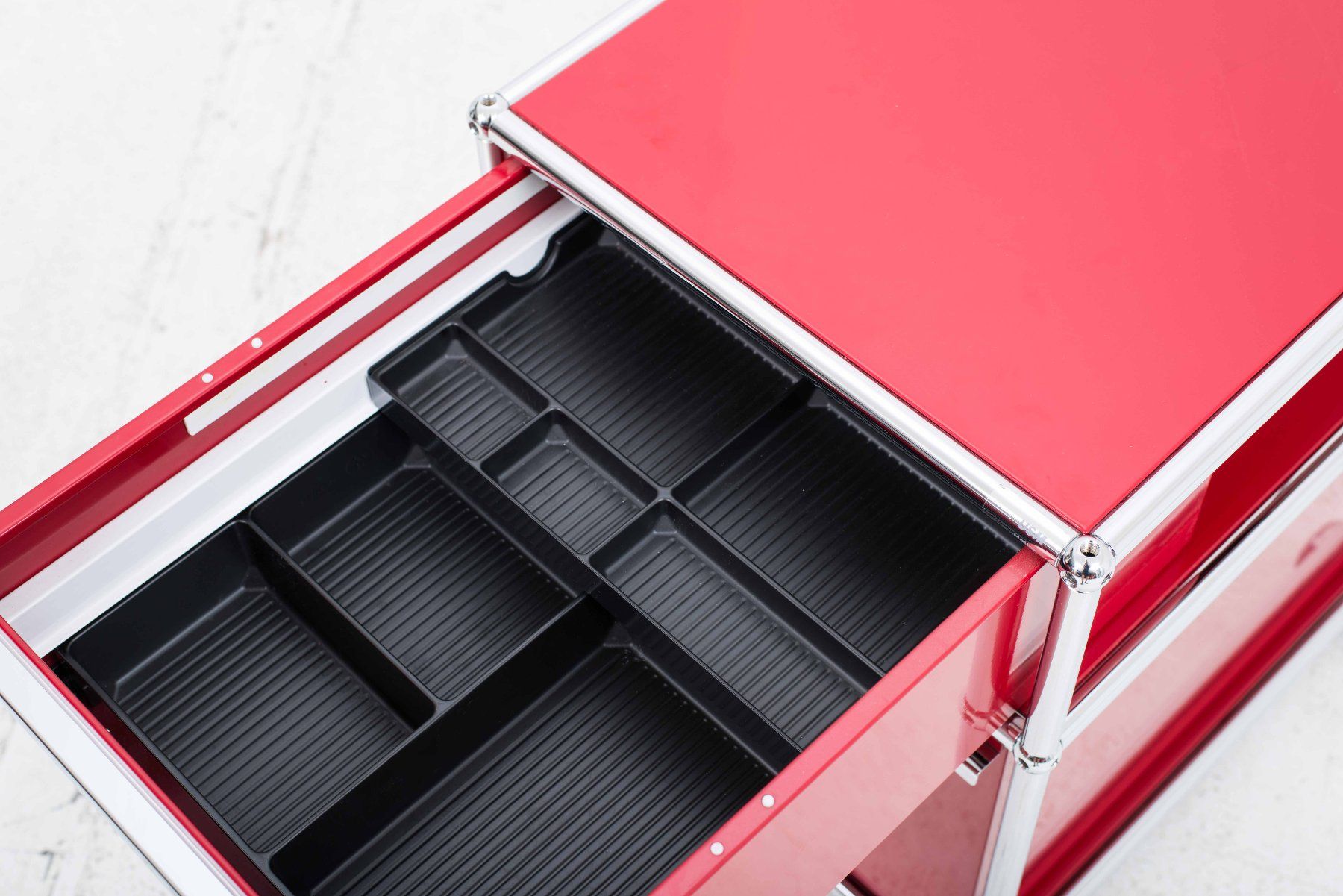 USM Banconi: USM Rollcontainer in Rubinrot – Usato da Zürich venduto da STUZH38 4