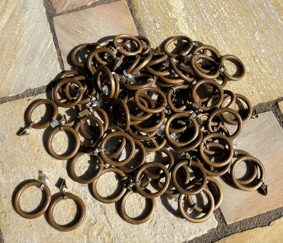 Altro per la casa: Vorhangringe Holz mit Clips  – Usato da Lengnau AG venduto da m5f1r9
