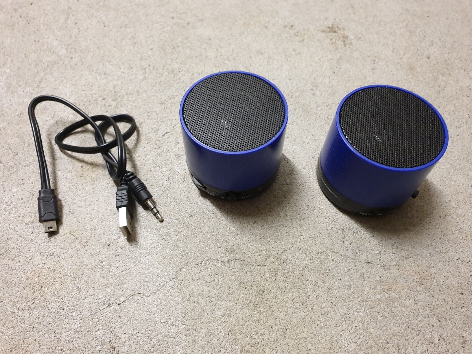 Lautsprecher: Bluetooth Lautsprecher klein mit div Funktionen  – Gebraucht aus Ittigen von Ziok187