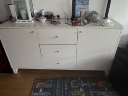 Commode blanc avec tiroirs et portes bon état