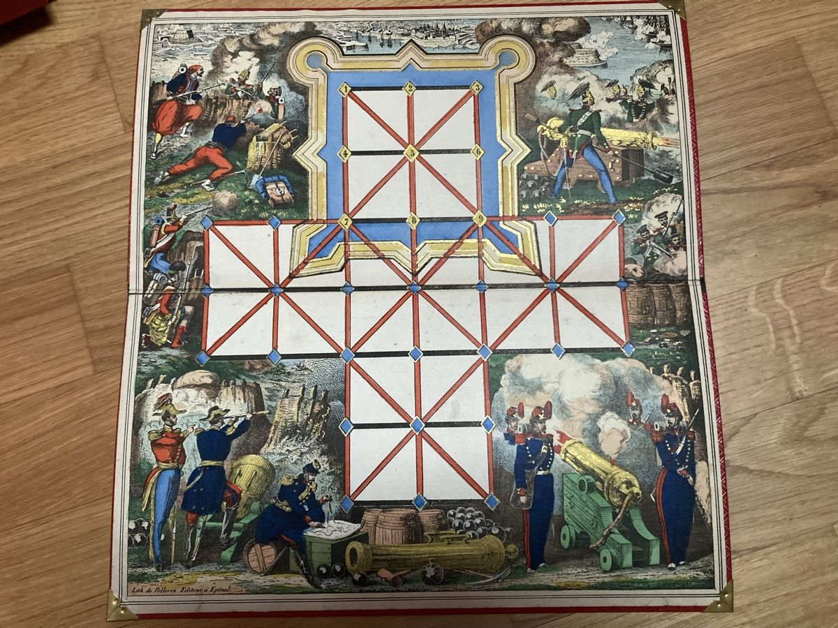 Giochi: Antiker Spielkoffer – Usato da Burgdorf venduto da Nouralex 5