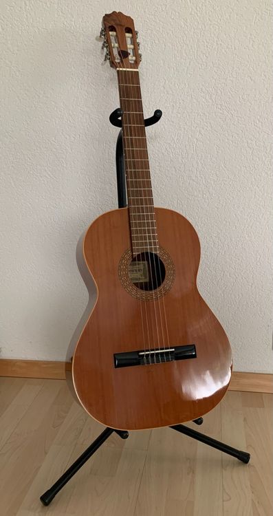 Klassische, spanische Gitarre - mit viel Zubehör - neuwertig (Gebraucht ...