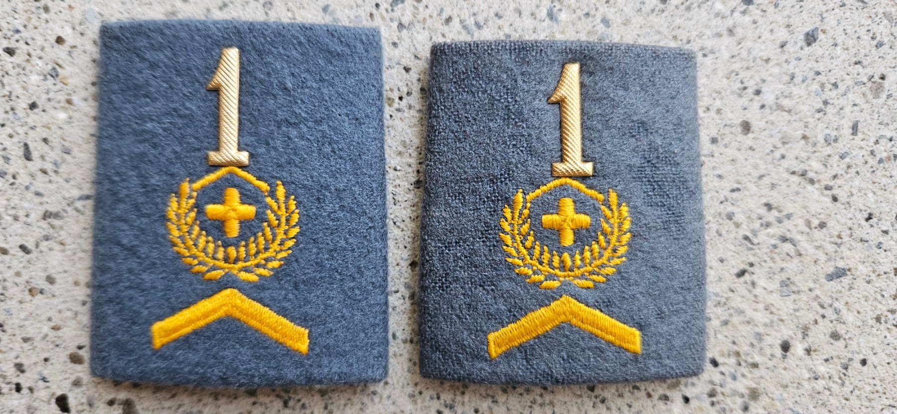 Armée suisse Plaquettes & Badges: *** Patten /Schulterschlaufen mit Nummer *** – D'occasion à Riedholz par fr_sIruP
