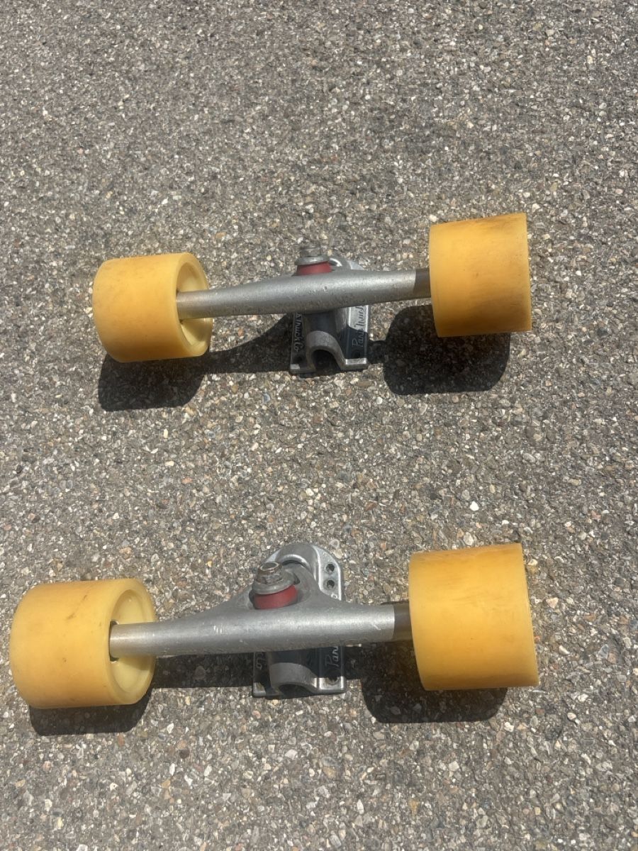 Skateboards: Skateboard Achsen inkl Rollen – D'occasion à Wängi par Jonas_03