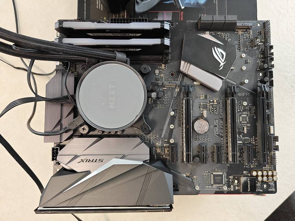 Intel PCs: Motherboard + Prozessor + RAM + AIO Liquid Kühler – D'occasion à Zürich par AstritF 1
