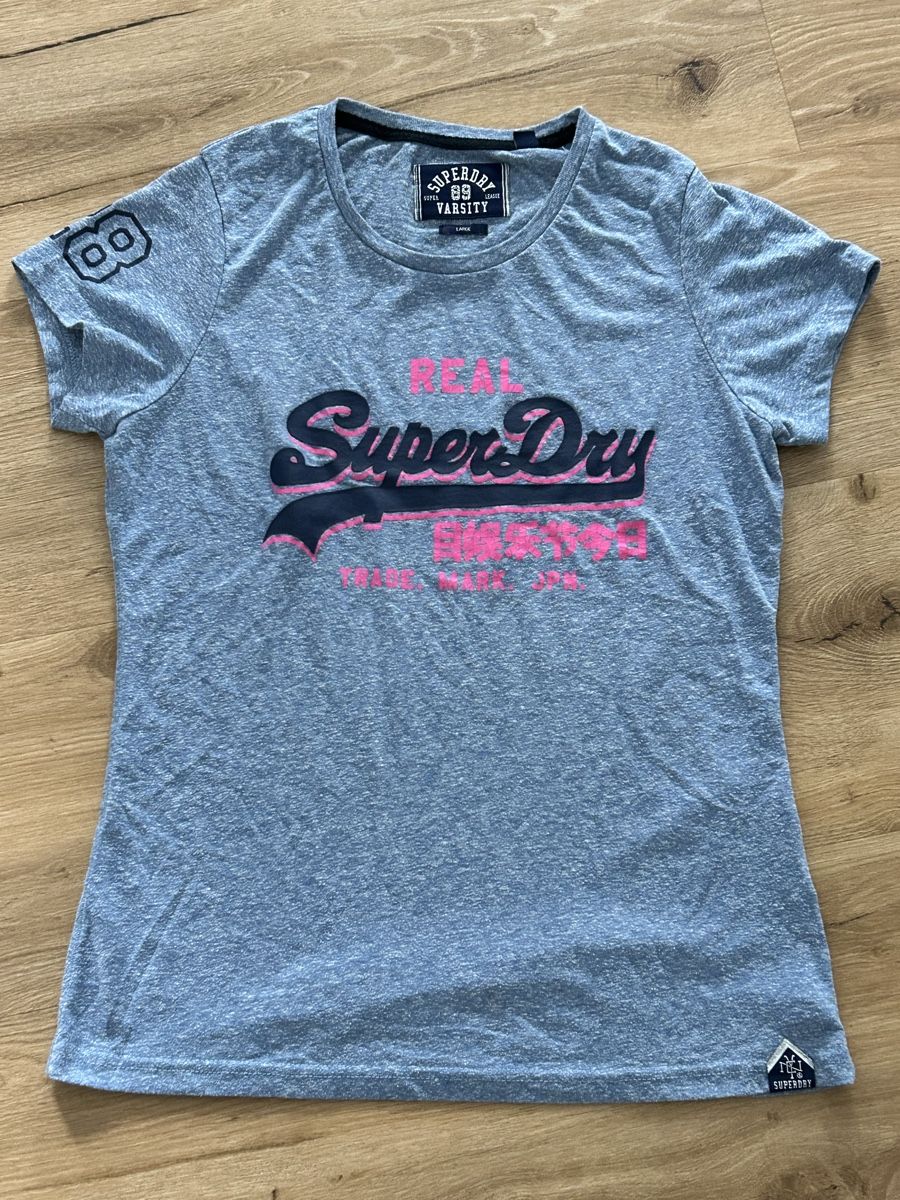 Superdry T-shirt: Superdry T-Shirt Grösse L Grau  – Usato da Wolhusen venduto da eve_m6cg