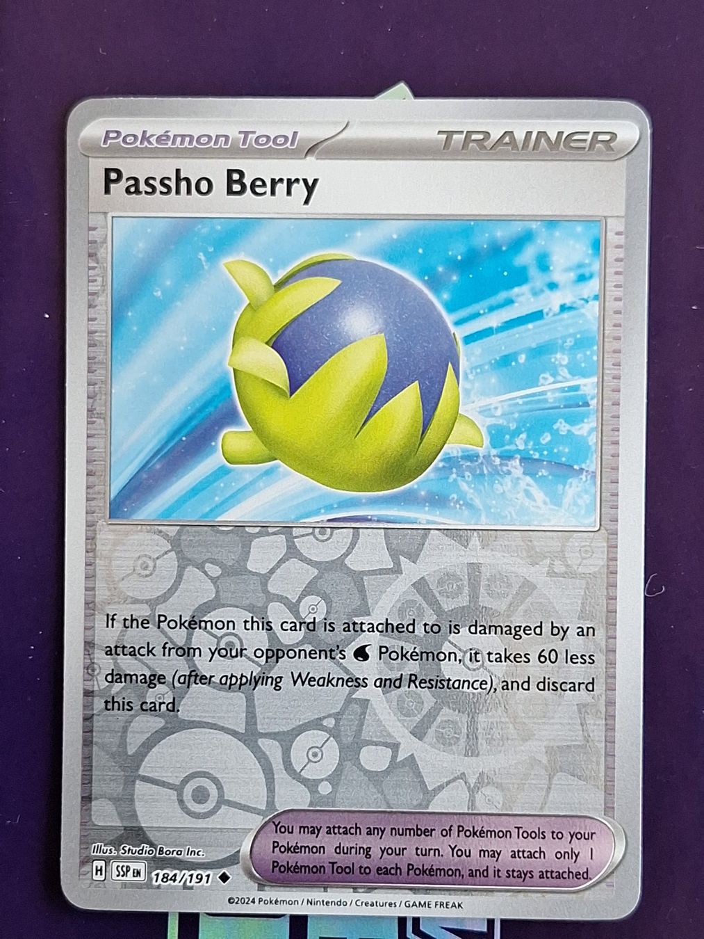 Pokémon Carte collezionabili: Passho Berry - Reverse Holo - Pokemon Surging Sparks – Usato da Altstätten SG venduto da GGsGameshop