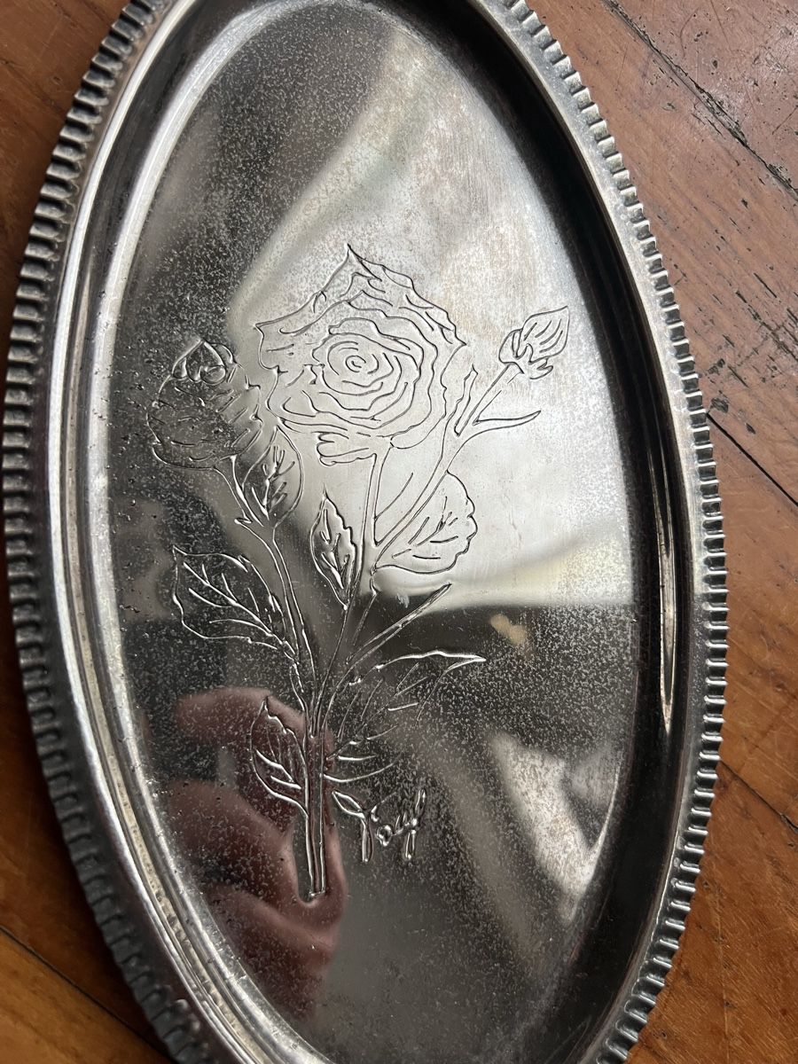 Piatti di portata: Metalltablett mit floraler Gravur – Usato da Zürich venduto da Zurich_TimeCapsule 4