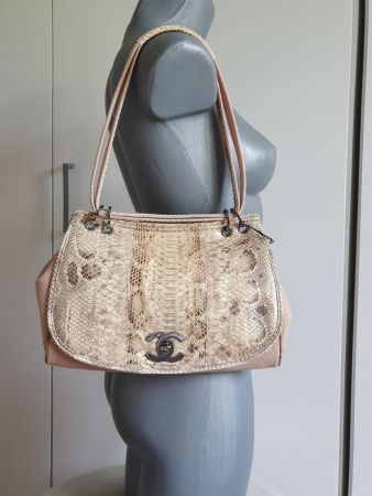 CHANEL Python Hand Tasche Creme CC Logo!