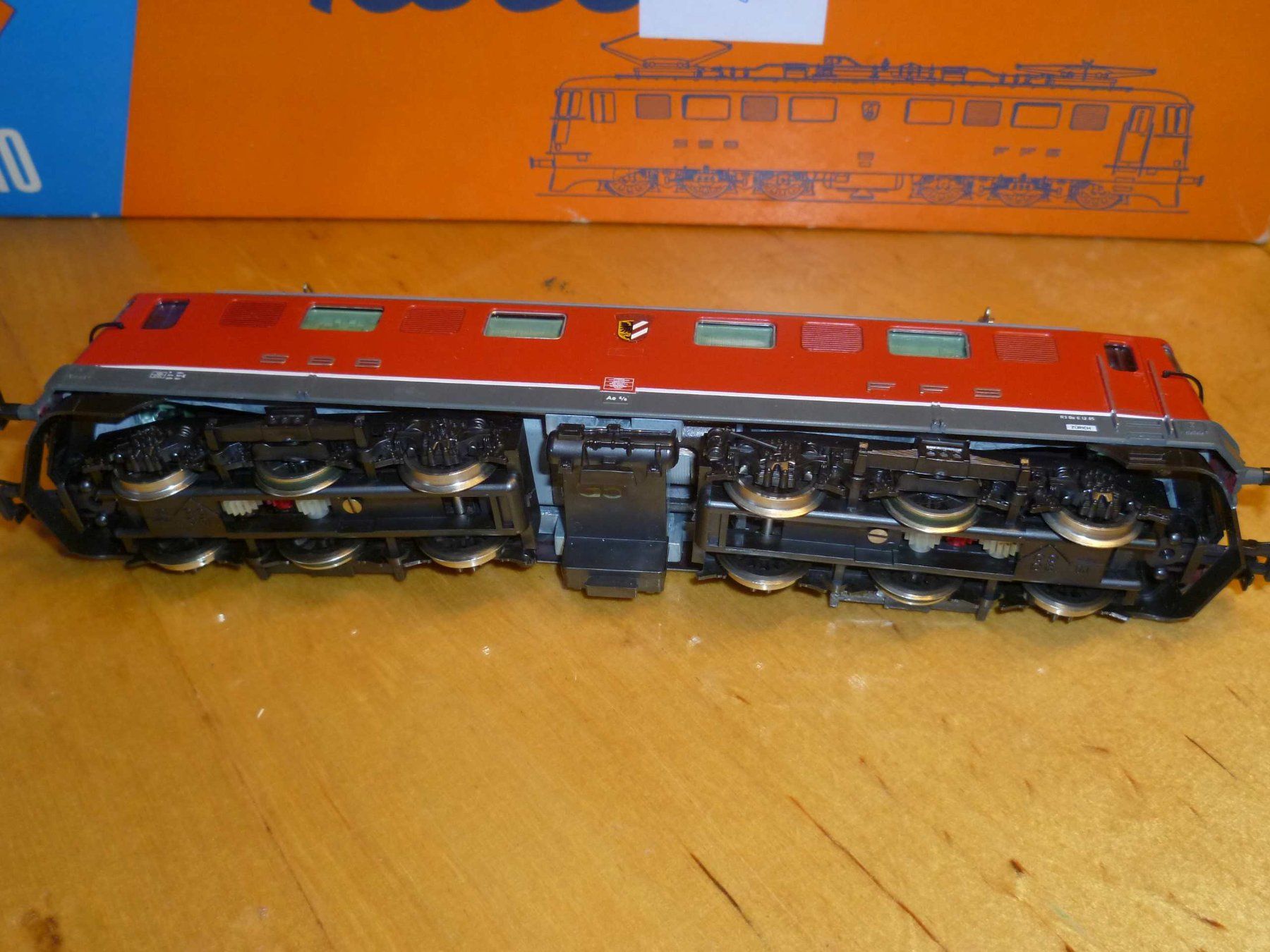Roco Modellini di ferrovie: SBB Ae 6/6 rot DC  H0 – Usato da Rickenbach BL venduto da umro11 4