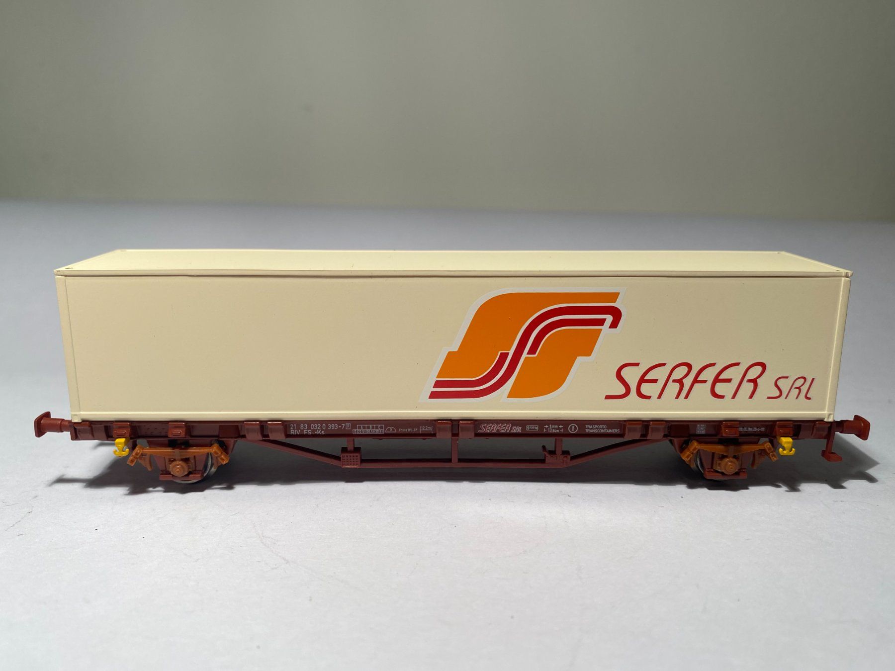 Piko Modelleisenbahnen: PIKO Transport Containerwagen SERFER 95617, DC Achsen – Gebraucht aus Buchrain von Modellbahn11 2