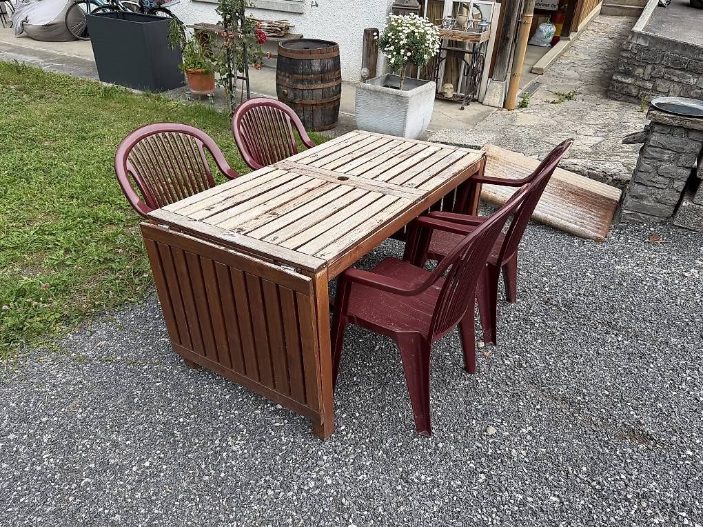 Set de table et chaises: Gartentisch und Stühle  – D'occasion à Brienz BE par soto718