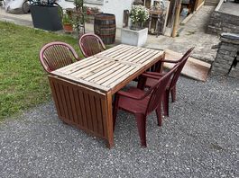Gartentisch und Stühle 