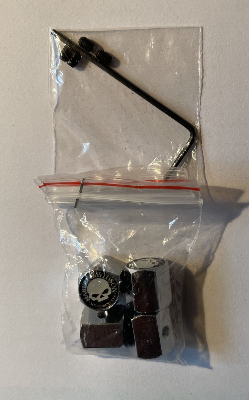 Harley-Davidson Autres accessoires p. véhicule: Harley Davidson - 4 bouchons de valves chrome – Neuf avec emballage d'origine à APPLES par az02